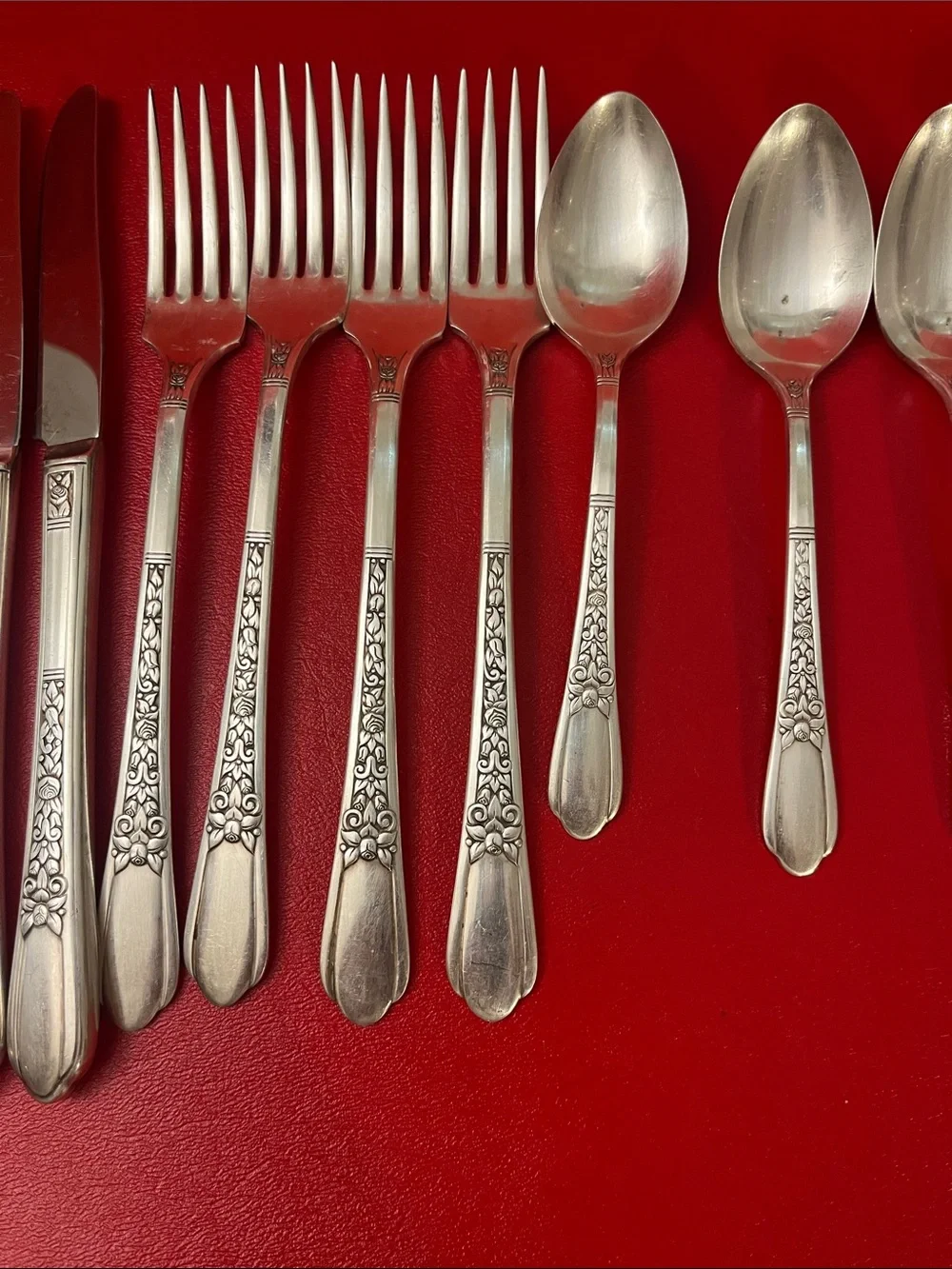 14 pieces Stainless Steel Floral-Handle Flatware Set - Silver